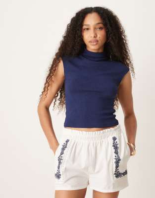 ASOS DESIGN - Strukturiertes Tanktop aus Strick in Marineblau mit Stehkragen
