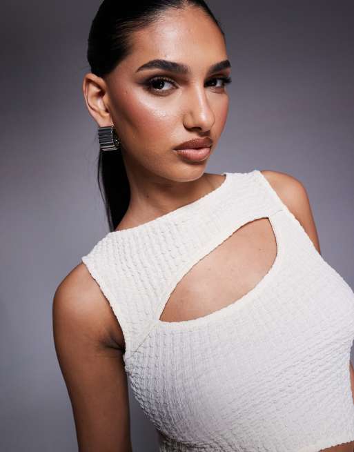 ASOS DESIGN – Strukturiertes Tanktop in Ecru mit U-Boot-Ausschnitt und Zierausschnitt, 3 von 4