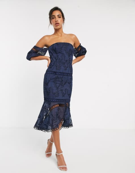 ASOS DESIGN – Strukturiertes, trägerloses Midikleid mit Stickerei und Ringverzierung