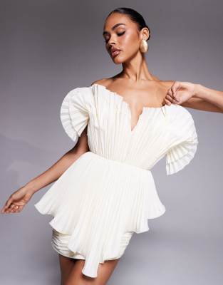 ASOS DESIGN - Strukturiertes, trägerloses Minikleid in Buttermilchgelb-Weiß