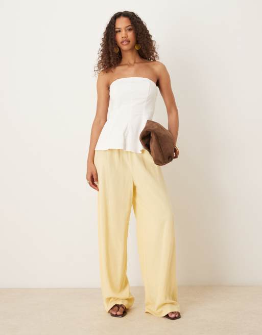 ASOS DESIGN – Strukturiertes, trägerloses Oberteil aus Denim mit Schößchen, 2 von 4