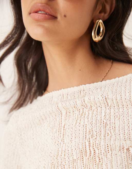 ASOS DESIGn – Strukturiertes, transparentes Oberteil in Weiß mit ausgestellten Ärmeln und U-Boot-Ausschnitt , 2 von 4