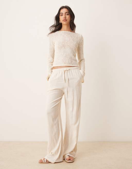 ASOS DESIGn – Strukturiertes, transparentes Oberteil in Weiß mit ausgestellten Ärmeln und U-Boot-Ausschnitt , 4 von 4