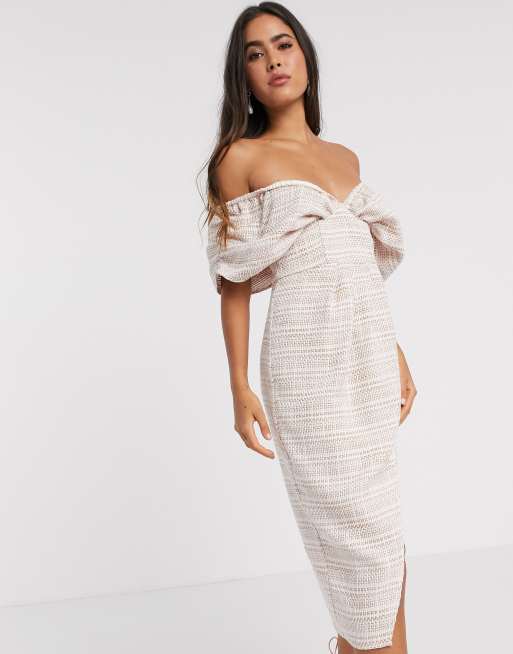 ASOS DESIGN –  Strukturiertes Wickel-Midikleid mit Blousonärmeln und Karomuster in Blassrosa