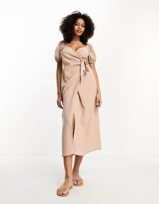 ASOS DESIGN - Strukturiertes Wickelkleid in Nerzrosa mit Puffärmeln und seitlichem Bindedetail-Weiß