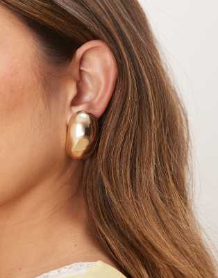 ASOS DESIGN stud earrings in circular shape in gold tone