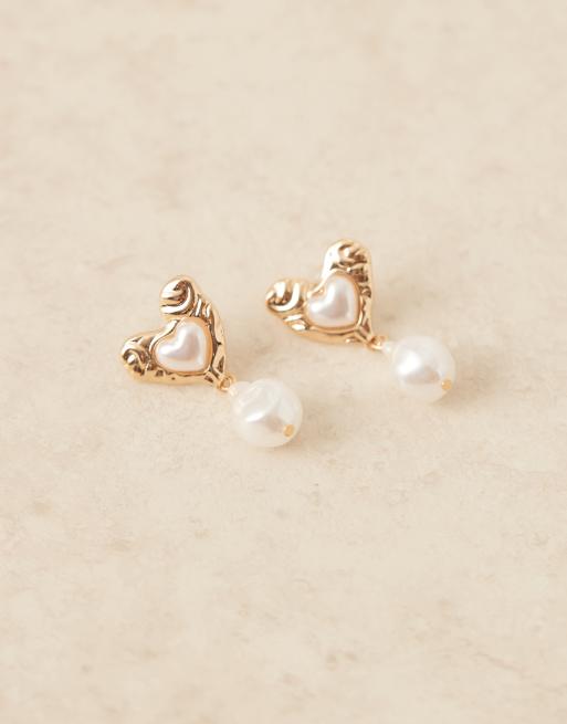 ASOS DESIGN stud earrings in textured heart design with faux pearl drop in gold tone, 2 of 3