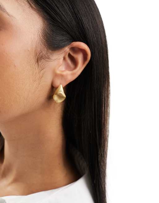 FhyzicsShops DESIGN stud earrings with brushed molten stud design in gold tone