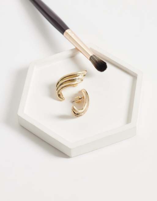 ASOS DESIGN stud earrings with curved design in brushed gold tone, 4 of 6