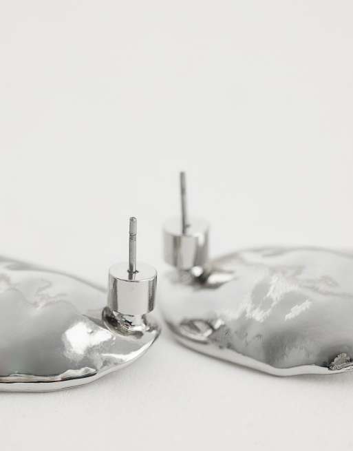 ASOS DESIGN stud earrings with curved oval design in hammered silver tone, 3 of 4