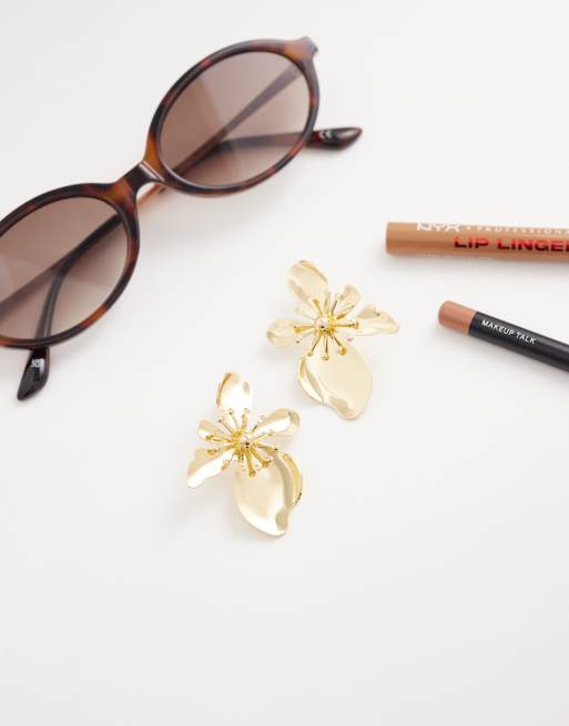 ASOS DESIGN stud earrings with floral design in gold tone, 3 of 4