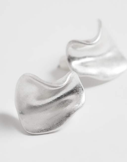 ASOS DESIGN stud earrings with molded design in worn gold tone , 3 of 4