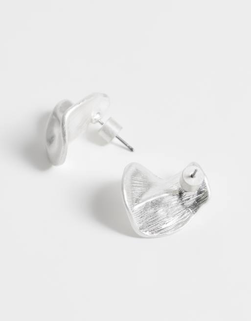 ASOS DESIGN stud earrings with molded design in worn gold tone , 4 of 4