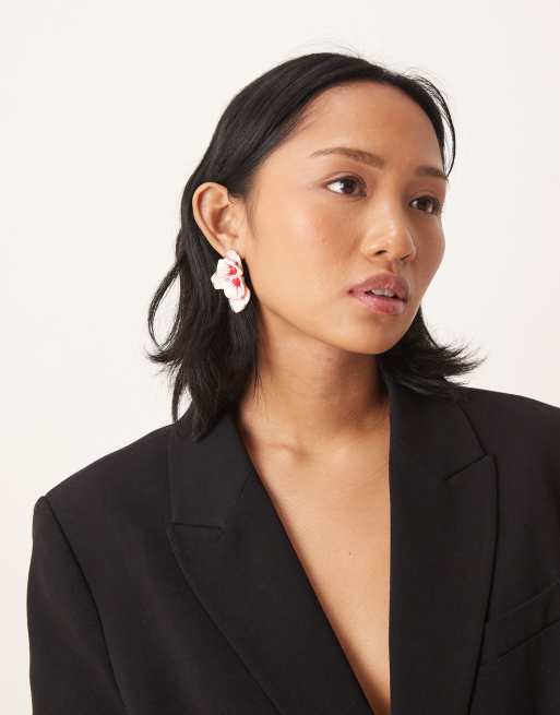 ASOS DESIGN stud earrings with petal detail in pink, 3 of 3