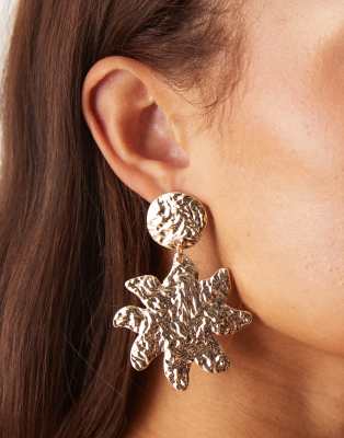 ASOS DESIGN stud earrings with star pendant design in hammered gold tone - view 1