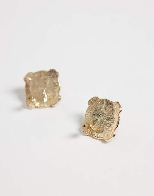 ASOS DESIGN stud earrings with vintage-style design and blue stone setting in gold tone, 4 of 5