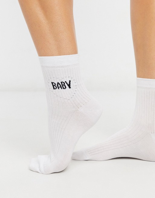 ASOS DESIGN stud heart baby ribbed ankle socks in white