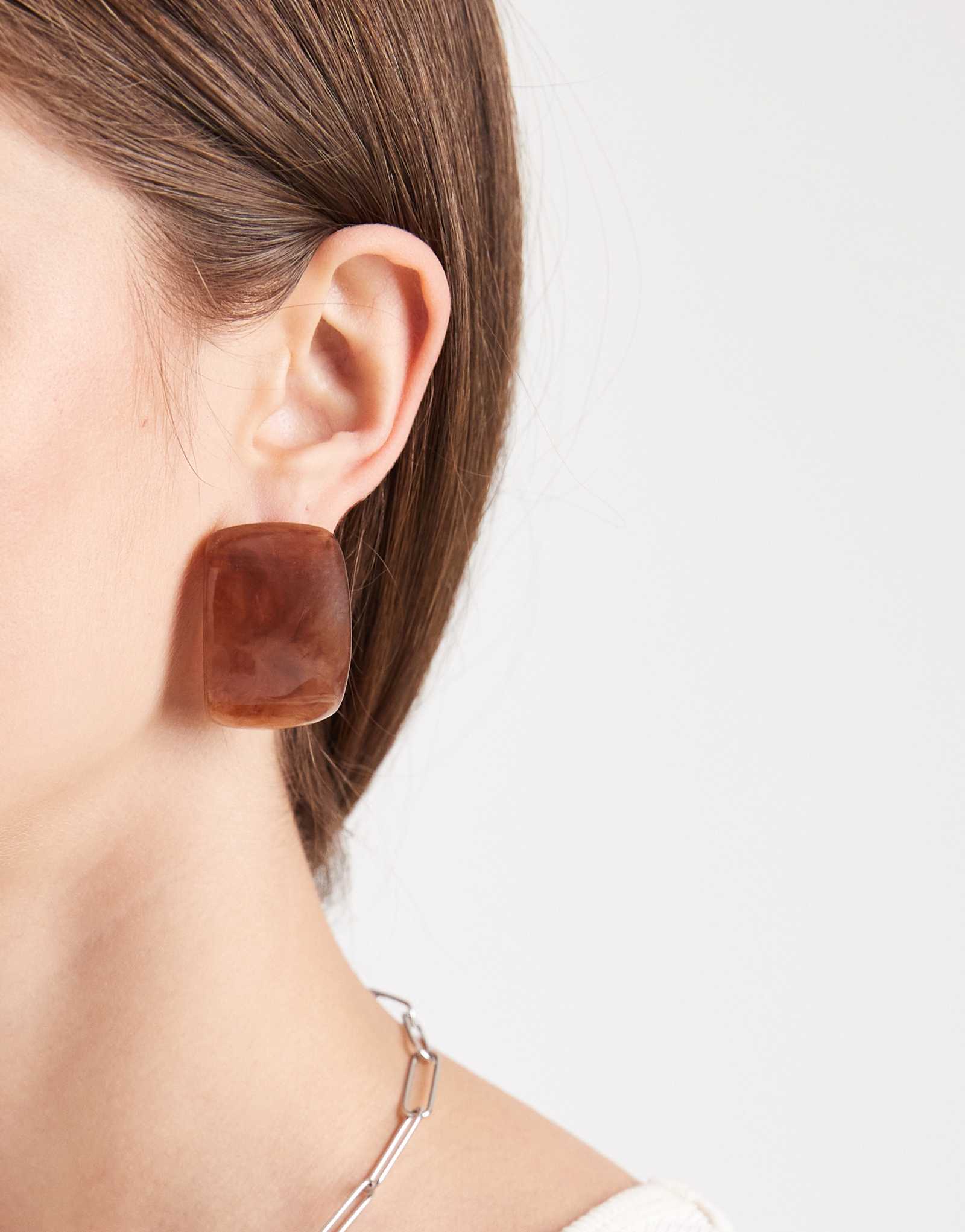 ДИЗАЙНЕРСКИЕ серьги-гвоздики ASOS продолговатой формы с блестящей коричневой отделкой