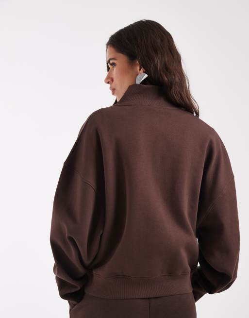 ASOS DESIGN - sudadera brushback marrón de corte boxy con medio cierre y cuello alzado, 4 de 4