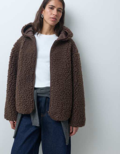 ASOS DESIGN sudadera con capucha de borreguito de pelo largo en marrón, 2 de 4