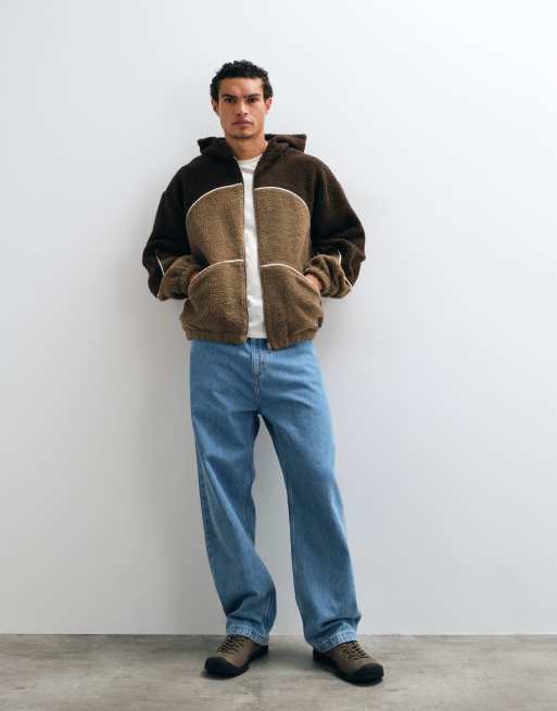 ASOS DESIGN sudadera con capucha extragrande de borreguito con cremallera y paneles de corte y confección con ribete en marrón, 2 de 5