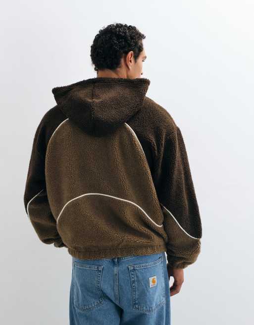 ASOS DESIGN sudadera con capucha extragrande de borreguito con cremallera y paneles de corte y confección con ribete en marrón, 4 de 5