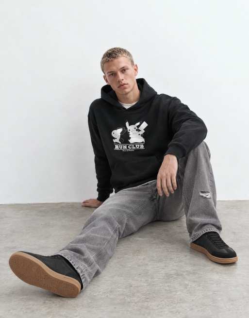 ASOS DESIGN sudadera con capucha holgada con estampado de Pokemon Pikachu en negro, 8 de 9