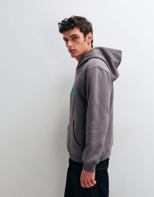 ASOS DESIGN - Sudadera con capucha holgada con estampado gráfico de estrella en gris oscuro, 4 de 5