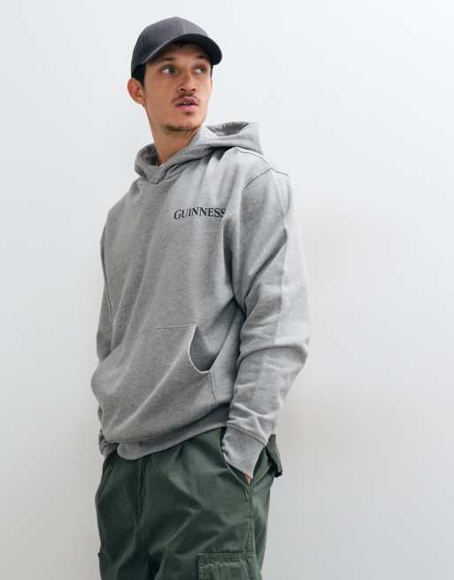 ASOS DESIGN sudadera con capucha holgada con estampado Guinness en gris jaspeado, 2 de 5