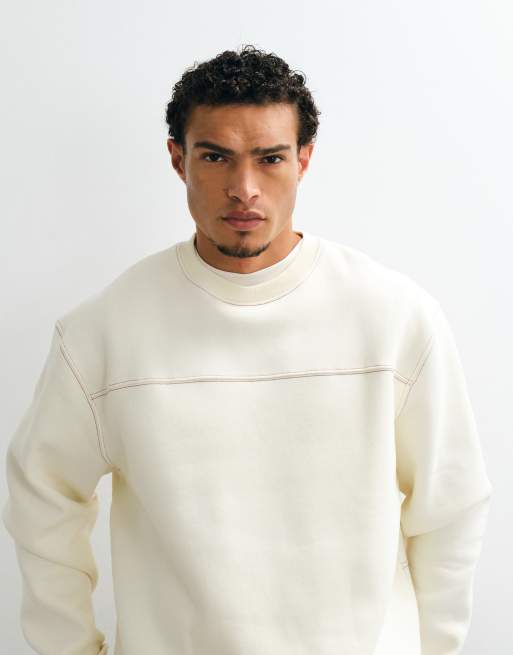 ASOS DESIGN - Sudadera con pespuntes en contraste rojos en crudo, 2 de 5