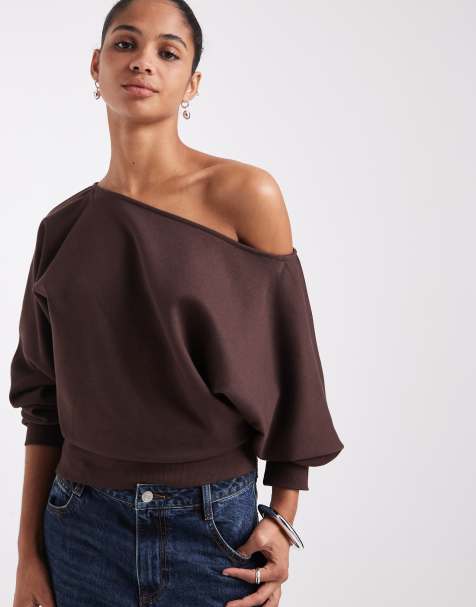 ASOS DESIGN sudadera de manga murciélago con cuello con abertura en marrón - view 1