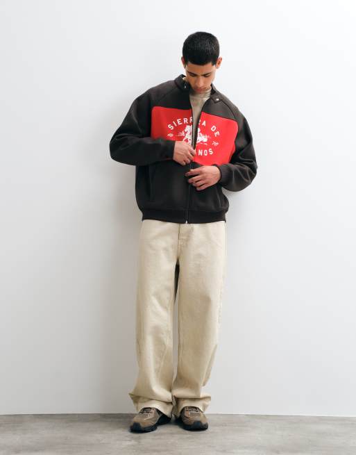 ASOS DESIGN - Sudadera holgada con cremallera, cuello extendido, detalle cut & sew y estampado en marrón, 2 de 5