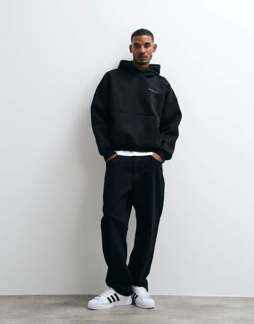 ASOS DESIGN - Sudadera negra ultragrande con capucha y logo bordado de tejido efecto neopreno, 2 de 5