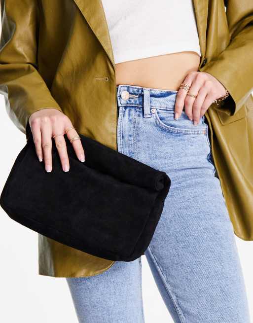 beetje Lastig droogte ASOS DESIGN - Suède clutch met opgerolde bovenkant in zwart | ASOS