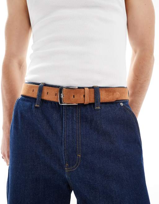 ASOS DESIGN - Suède riem met zilveren gesp in bruin