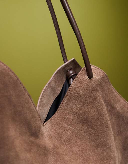 ASOS DESIGN - Suède tote met buisvormige geknoopte handvat in chocoladebruin, 4 van 4