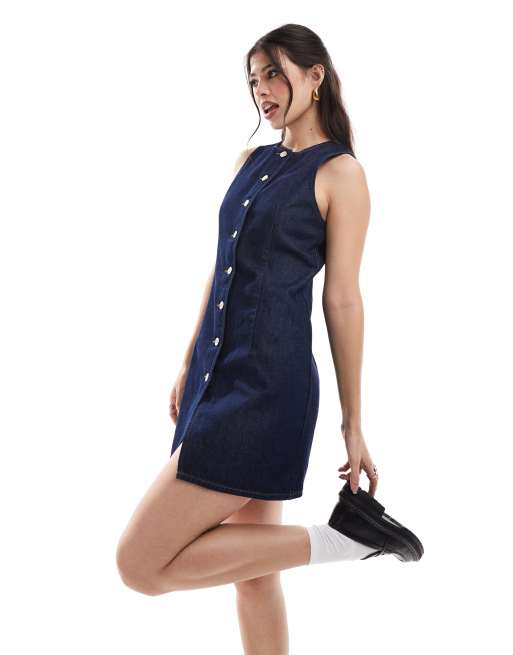 ASOS DESIGN – Sukienka jeansowa w kolorze indygo zapinana na guziki
