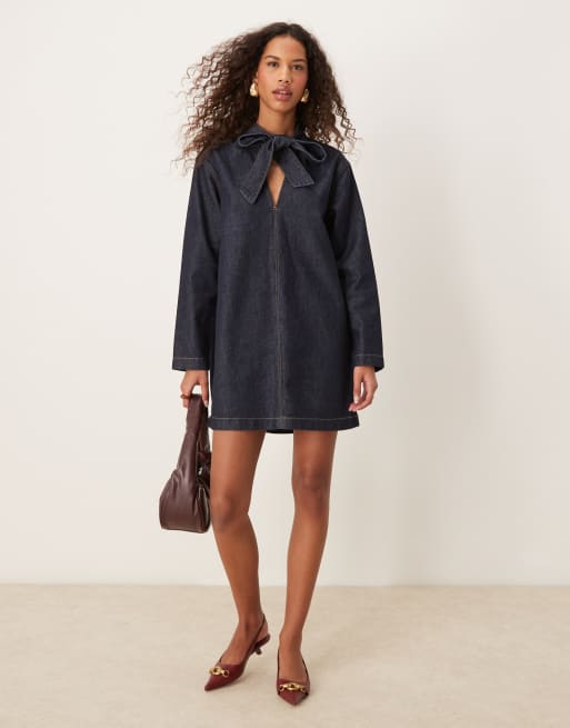 ASOS DESIGN – Sukienka jeansowa z dekoltem w szpic i wiązaniem na kokardkę przy szyi