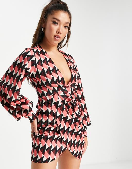ASOS DESIGN – Sukienka kopertowa mini z głębokim dekoltem i geometrycznym wzorem w stylu lat 70.