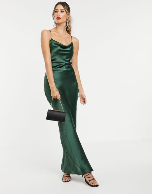 ASOS DESIGN - Sukienka maxi na cienkich ramiączkach z wysoko połyskliwej satyny z sznurowaniem na plecach