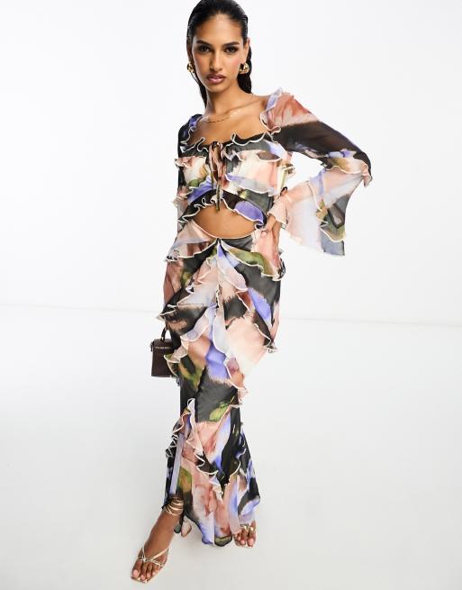 ASOS DESIGN – Sukienka maxi typu milkmaid z falbankami, wycięciami i rozkloszowanymi rękawami w akwarelowy wzór