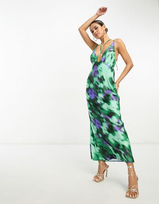 ASOS DESIGN – Sukienka maxi w rozmyty wzór z dekoltem typu halter i  skrzyżowanymi ramiączkami | ASOS