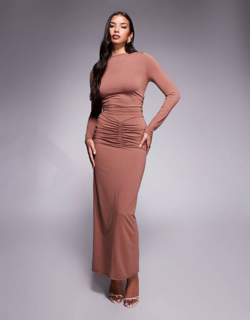 ASOS DESIGN – Sukienka maxi z długimi rękawami, marszczeniem i wiązaniem gorsetowym z tyłu w kolorze czekoladowym