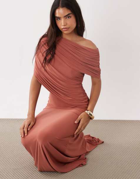 ASOS DESIGN sukienka maxi z odkrytymi ramionami, kopertową górą, detalem przy staniku i trenem w kolorze rdzawym - view 1