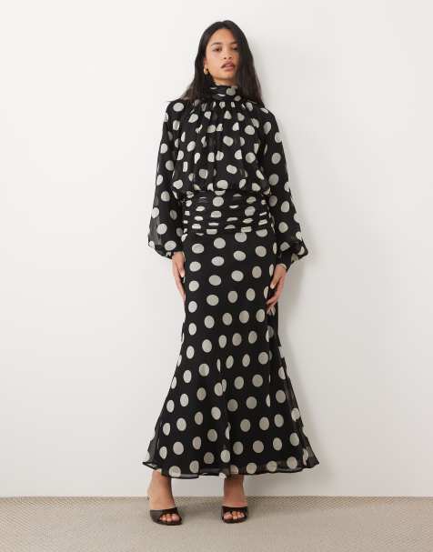 ASOS DESIGN sukienka maxi z szyfonu z golfem i drapowaniem, z wiązaniem przy szyi, w oversize’owy wzór w monokolorowe grochy - view 1
