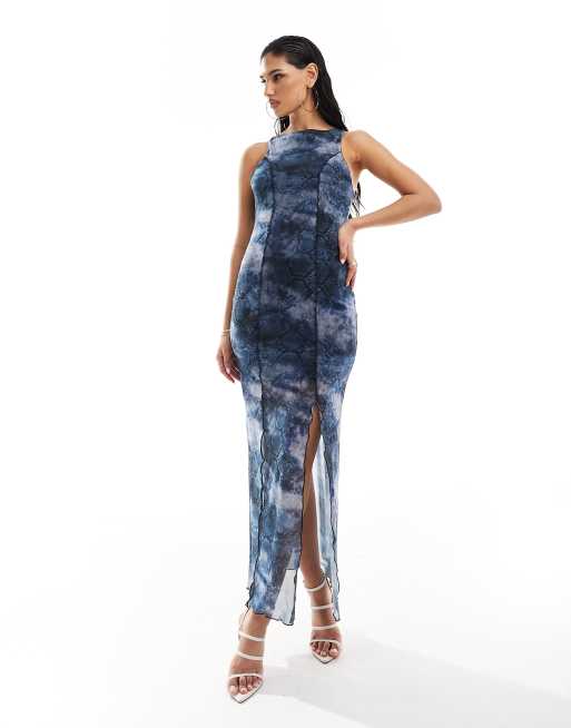 ASOS DESIGN – Sukienka maxi z zabudowanym dekoltem i karbowanym wykończeniem w niebieski wzór skóry węża