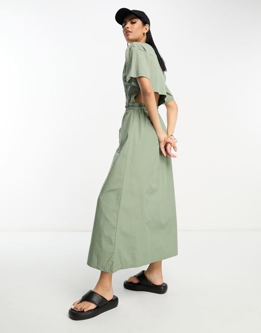 ASOS DESIGN – Sukienka midi 2 w 1 w kolorze khaki z T-shirtem i spódnicą z bojówkowymi kieszeniami i kontrastowymi szwami