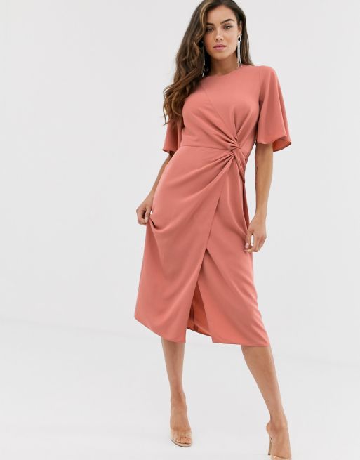 ASOS DESIGN – Sukienka midi w kolorze terakoty ze skręconym przodem i rozkloszowanym rękawem