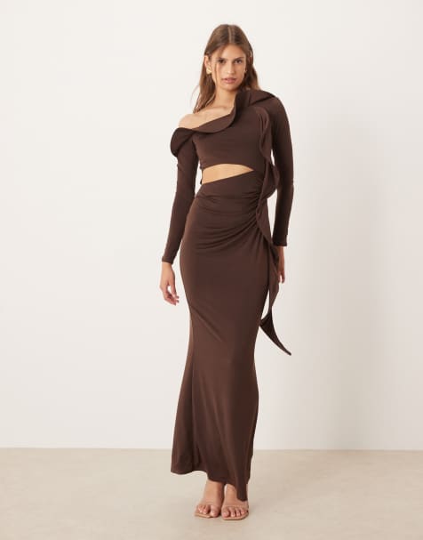ASOS DESIGN – Sukienka midi z długimi rękawami, usztywnianą falbanką i wycięciem, w kolorze czekoladowym - view 1
