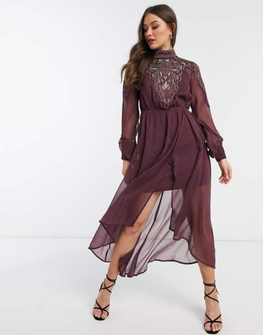 ASOS DESIGN – Sukienka midi z haftowanym karczkiem